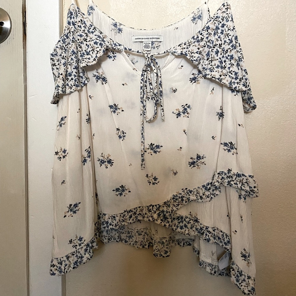 American Eagle vintage white cream floral top Size Small (S)